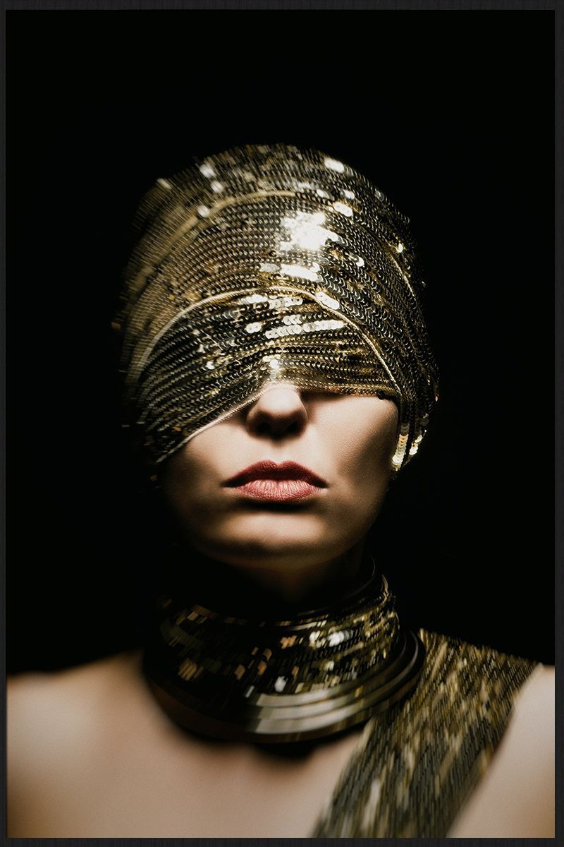 portret geblinddoekte vrouw